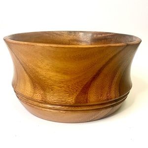 Round medium wood-toned bowl